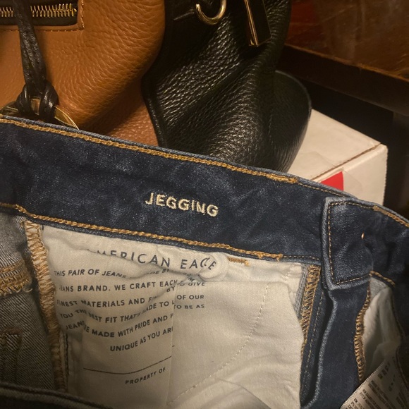 American Eagle Distressed Jeggings - Picture 5 of 8